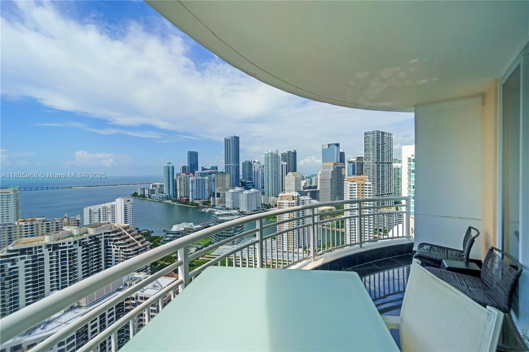 For Sale: $850,000 (1 beds, 1 baths, 1087 Square Feet)