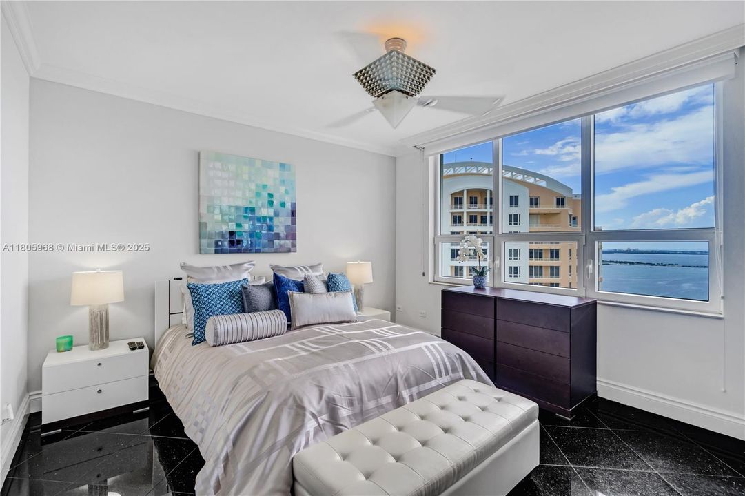 For Sale: $850,000 (1 beds, 1 baths, 1087 Square Feet)