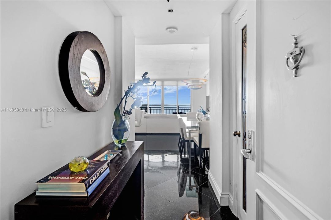 For Sale: $850,000 (1 beds, 1 baths, 1087 Square Feet)