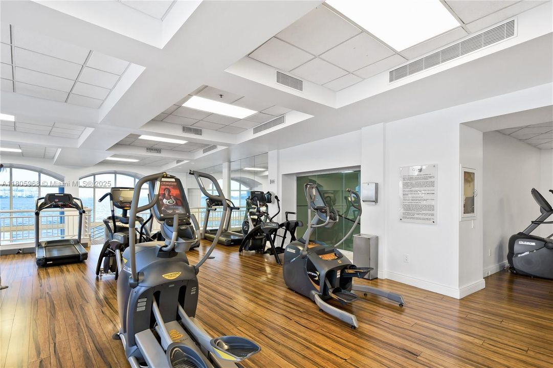 For Sale: $850,000 (1 beds, 1 baths, 1087 Square Feet)