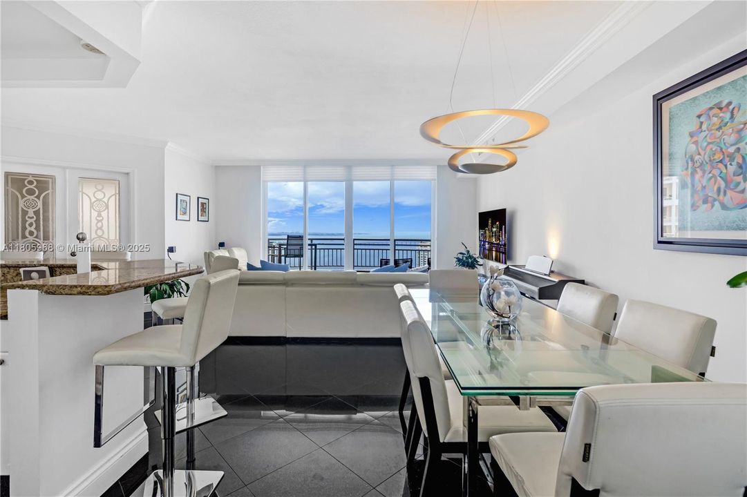 For Sale: $850,000 (1 beds, 1 baths, 1087 Square Feet)