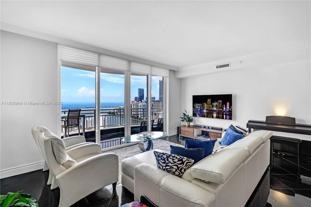 For Sale: $850,000 (1 beds, 1 baths, 1087 Square Feet)