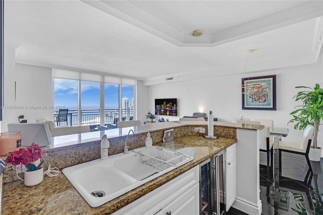 For Sale: $850,000 (1 beds, 1 baths, 1087 Square Feet)