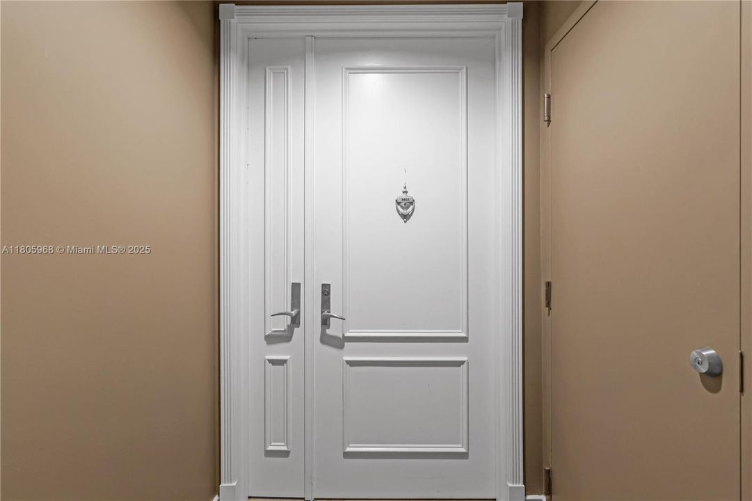 For Sale: $850,000 (1 beds, 1 baths, 1087 Square Feet)