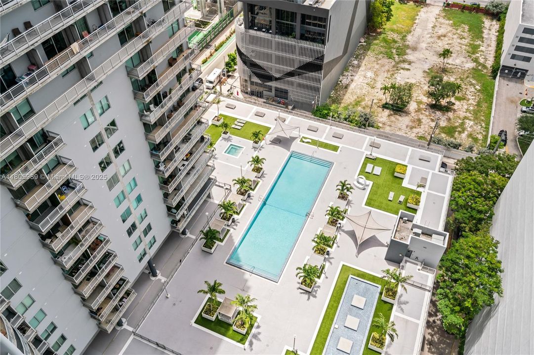 Recently Sold: $495,000 (2 beds, 2 baths, 1113 Square Feet)