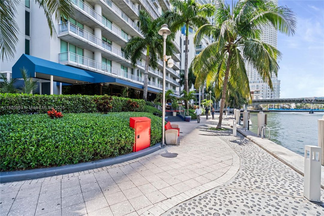 Recently Sold: $495,000 (2 beds, 2 baths, 1113 Square Feet)