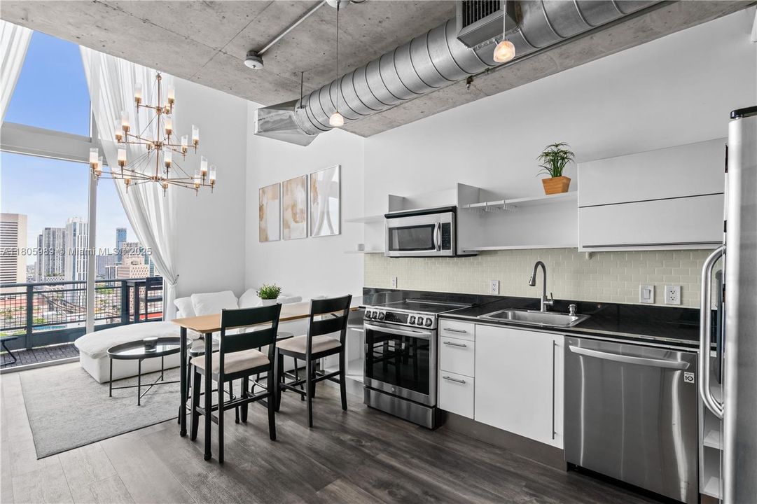 Recently Sold: $495,000 (2 beds, 2 baths, 1113 Square Feet)