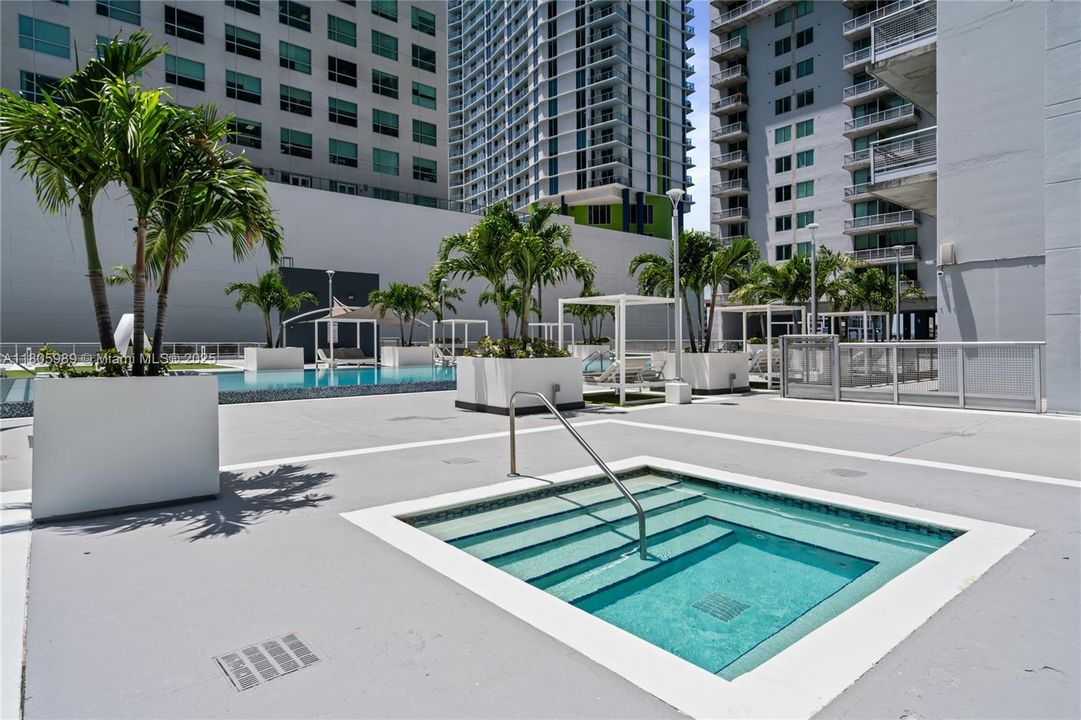 Recently Sold: $495,000 (2 beds, 2 baths, 1113 Square Feet)