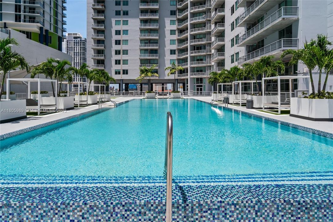 Recently Sold: $495,000 (2 beds, 2 baths, 1113 Square Feet)