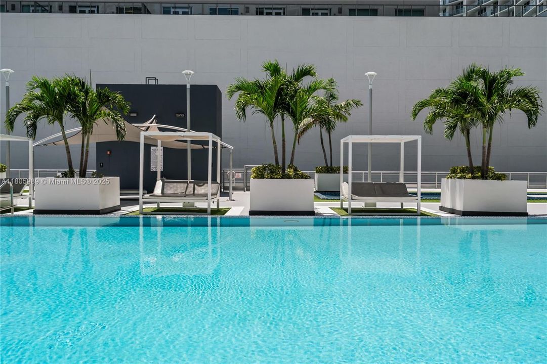 Recently Sold: $495,000 (2 beds, 2 baths, 1113 Square Feet)