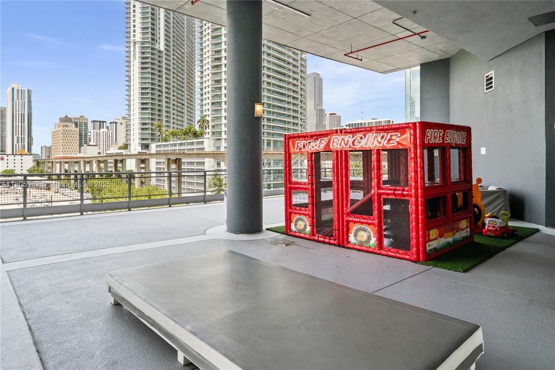 Recently Sold: $495,000 (2 beds, 2 baths, 1113 Square Feet)