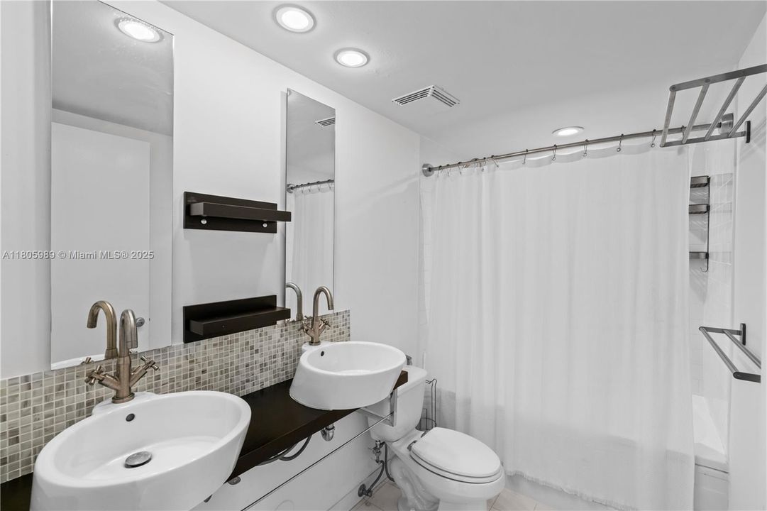 Recently Sold: $495,000 (2 beds, 2 baths, 1113 Square Feet)