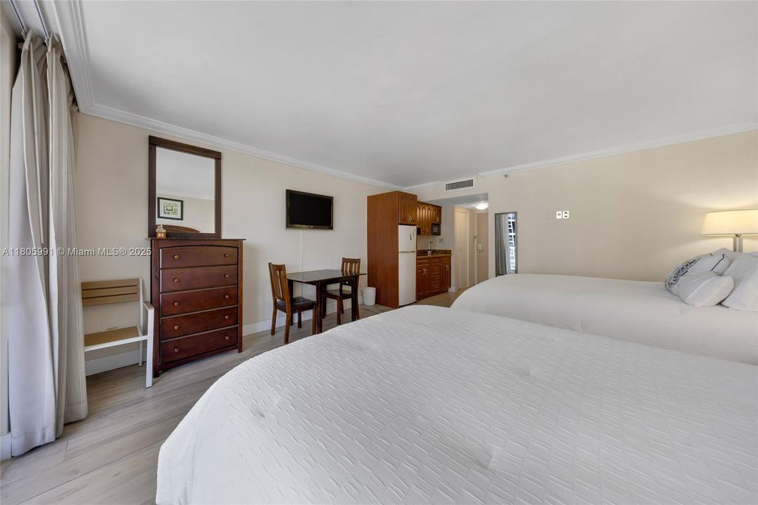 最近售出: $129,890 (0 贝兹, 1 浴室, 360 平方英尺)