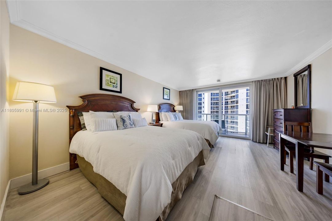 最近售出: $129,890 (0 贝兹, 1 浴室, 360 平方英尺)