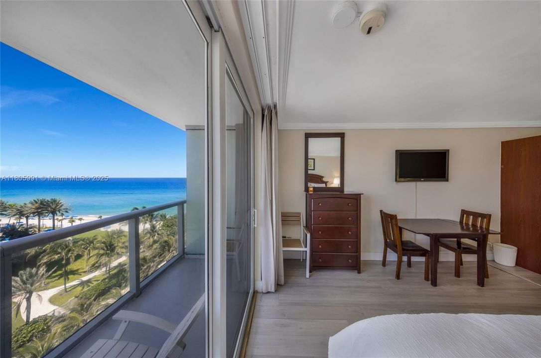 最近售出: $129,890 (0 贝兹, 1 浴室, 360 平方英尺)