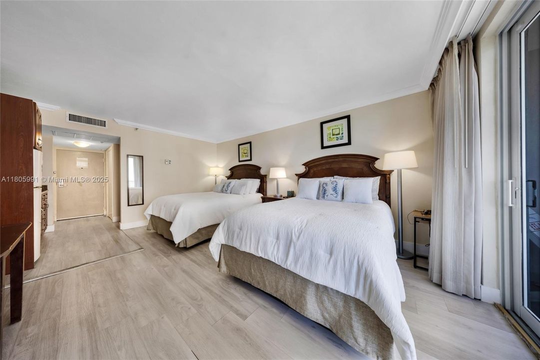 最近售出: $129,890 (0 贝兹, 1 浴室, 360 平方英尺)