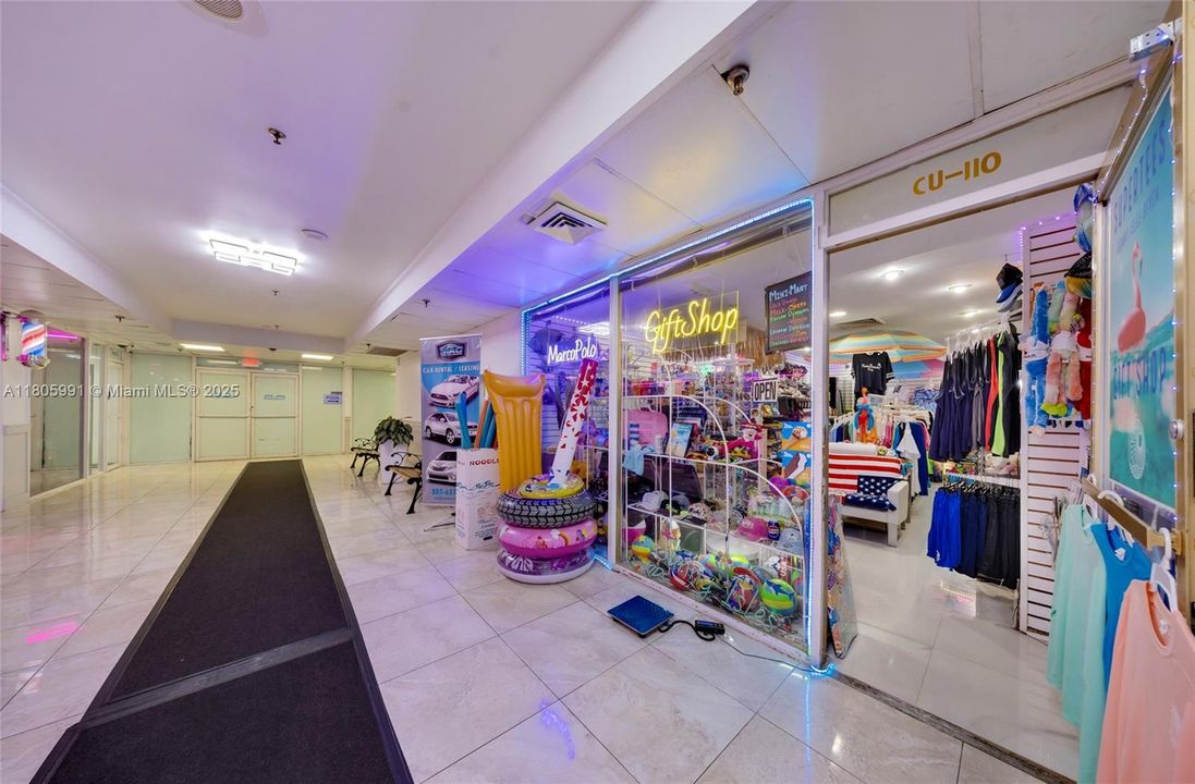 最近售出: $129,890 (0 贝兹, 1 浴室, 360 平方英尺)