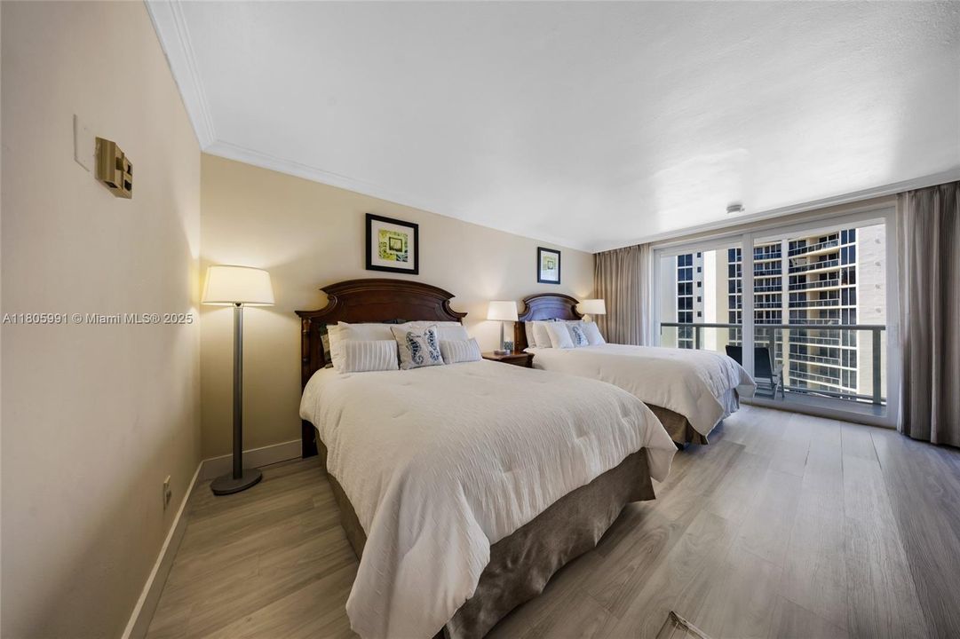 最近售出: $129,890 (0 贝兹, 1 浴室, 360 平方英尺)