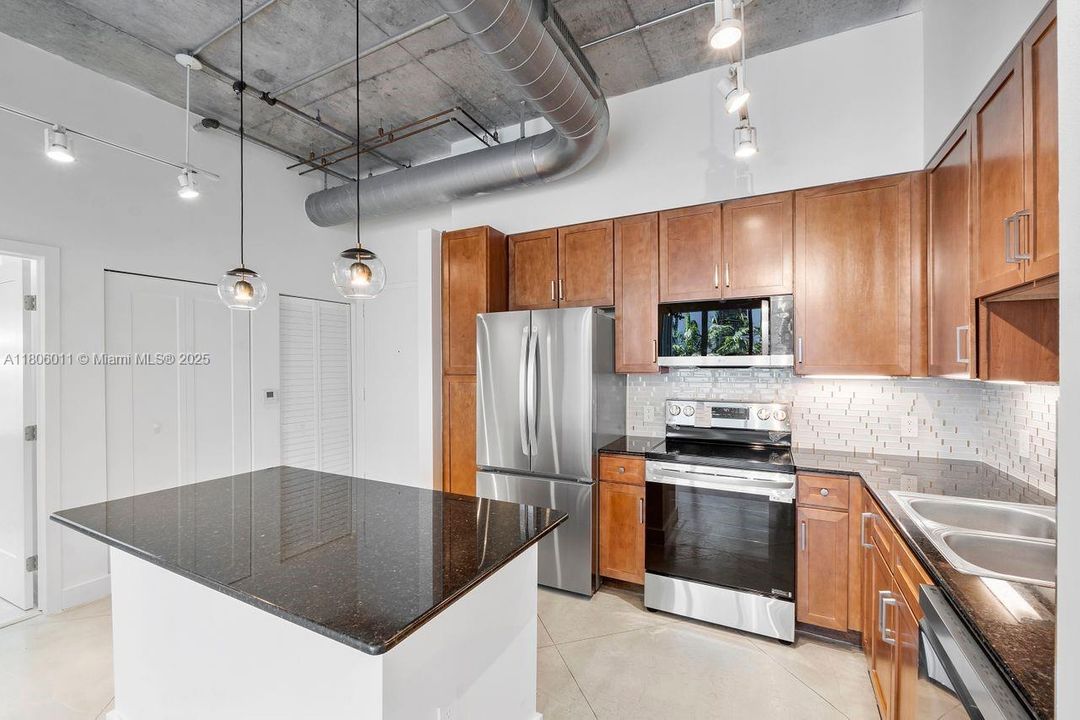 На продажу: $382,050 (1 спален, 1 ванн, 707 Квадратных фут)