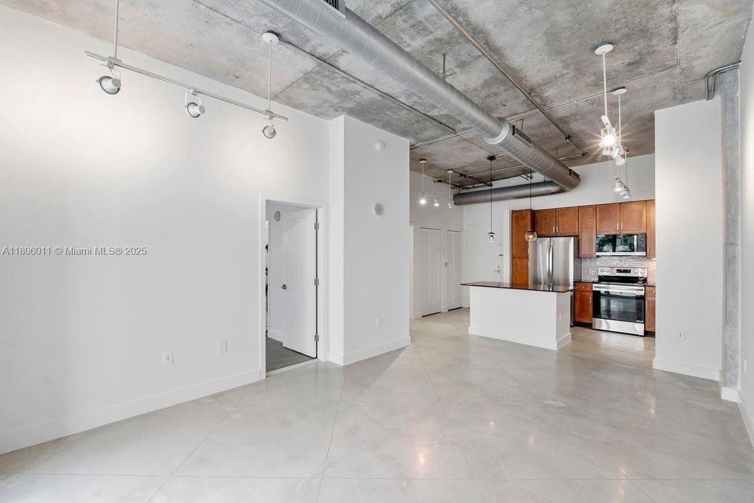 На продажу: $382,050 (1 спален, 1 ванн, 707 Квадратных фут)