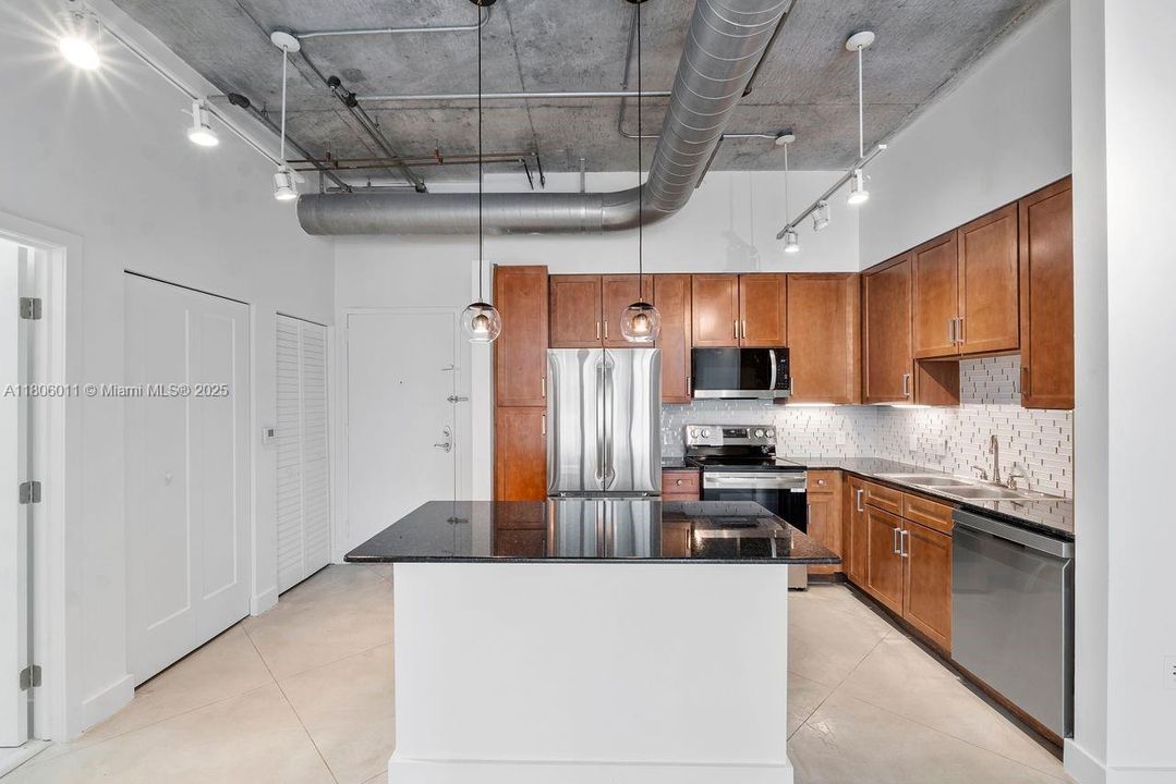 На продажу: $382,050 (1 спален, 1 ванн, 707 Квадратных фут)