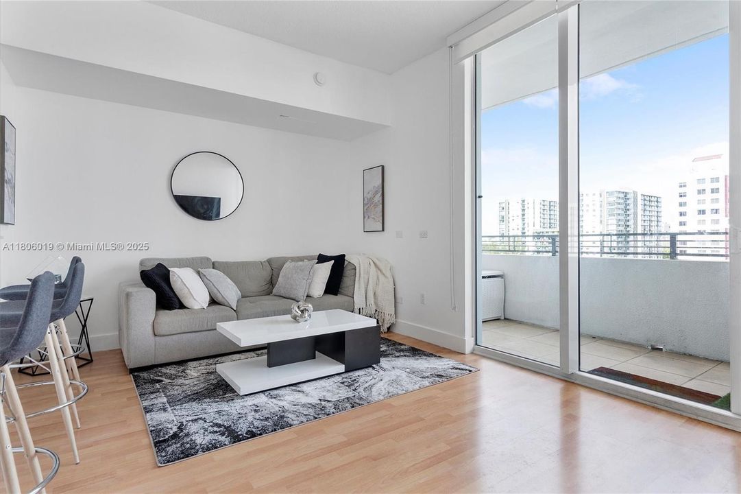 Vendido Recientemente: $335,000 (1 camas, 1 baños, 679 Pies cuadrados)