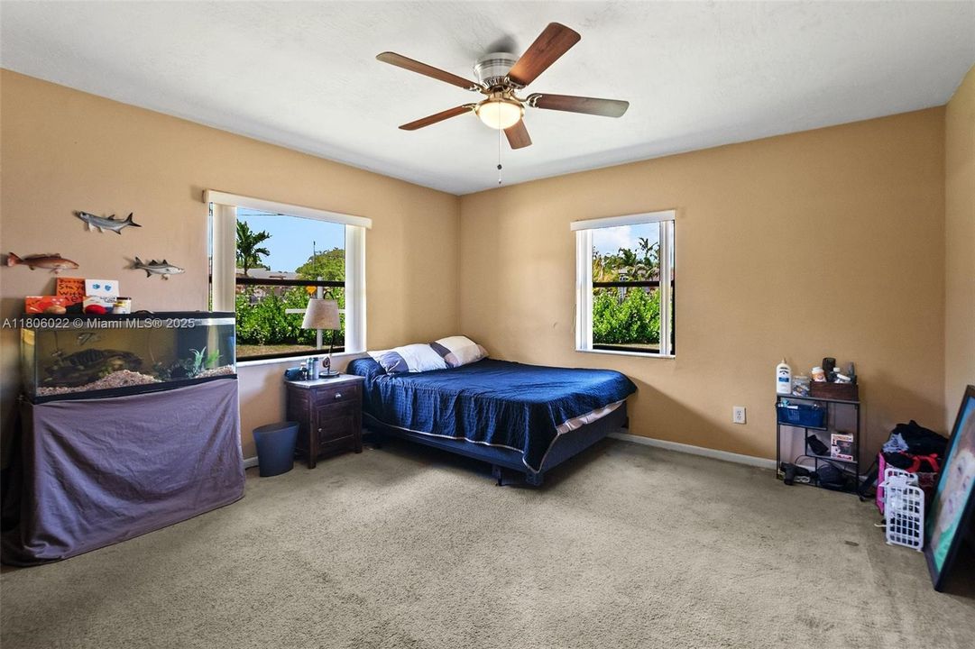 Vendido Recientemente: $699,000 (3 camas, 2 baños, 1953 Pies cuadrados)