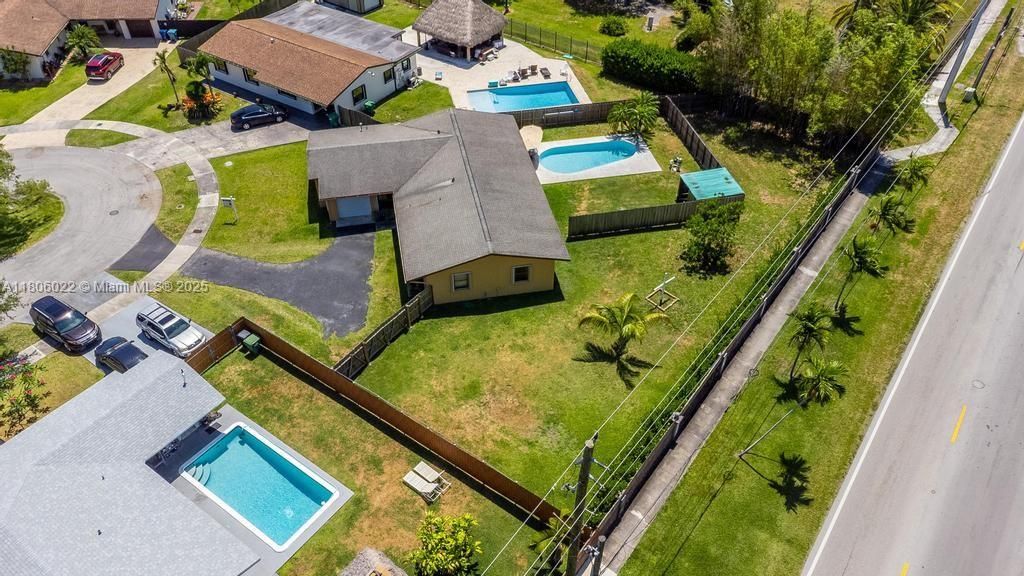Vendido Recientemente: $699,000 (3 camas, 2 baños, 1953 Pies cuadrados)