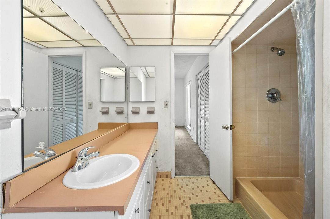 Vendido Recientemente: $699,000 (3 camas, 2 baños, 1953 Pies cuadrados)