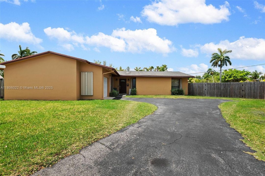 Vendido Recientemente: $699,000 (3 camas, 2 baños, 1953 Pies cuadrados)