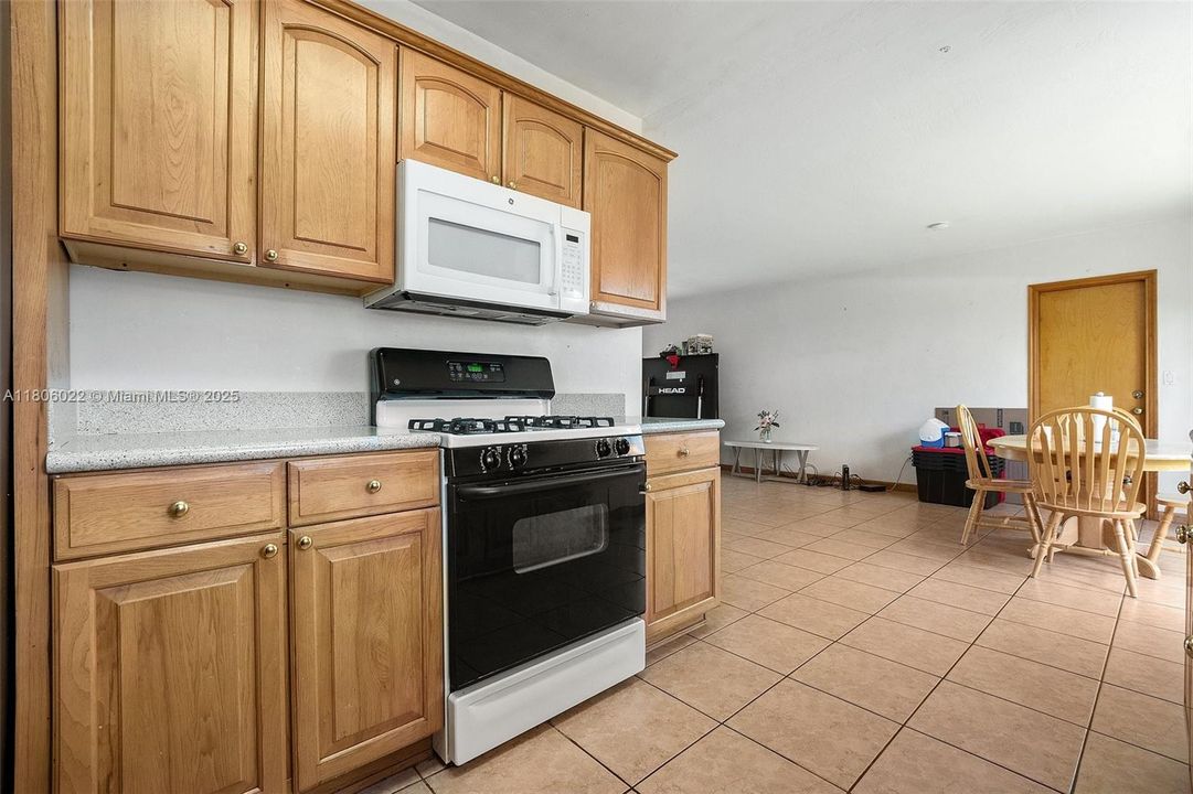 Vendido Recientemente: $699,000 (3 camas, 2 baños, 1953 Pies cuadrados)