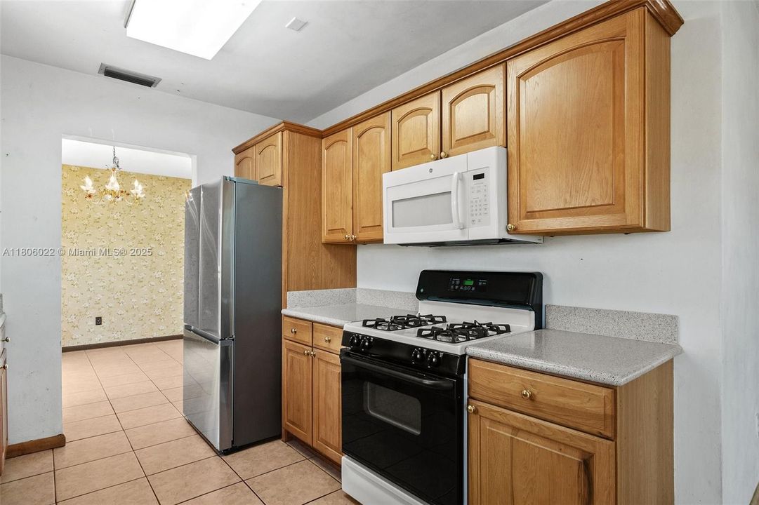 Vendido Recientemente: $699,000 (3 camas, 2 baños, 1953 Pies cuadrados)