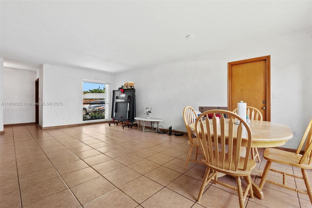 Vendido Recientemente: $699,000 (3 camas, 2 baños, 1953 Pies cuadrados)