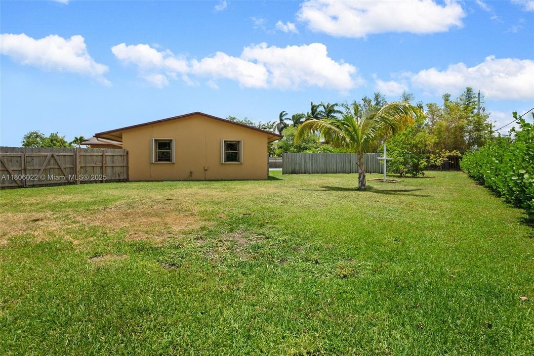 Vendido Recientemente: $699,000 (3 camas, 2 baños, 1953 Pies cuadrados)