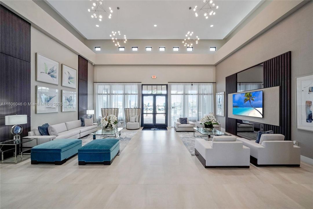 合同活跃: $5,900 (5 贝兹, 4 浴室, 3381 平方英尺)