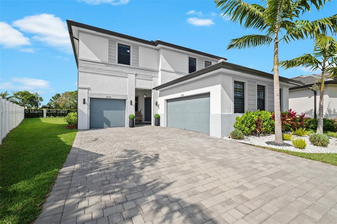 合同活跃: $5,900 (5 贝兹, 4 浴室, 3381 平方英尺)