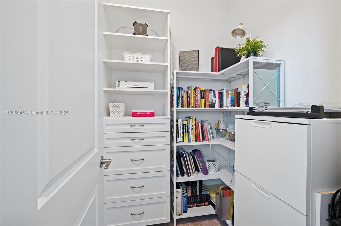 合同活跃: $5,900 (5 贝兹, 4 浴室, 3381 平方英尺)