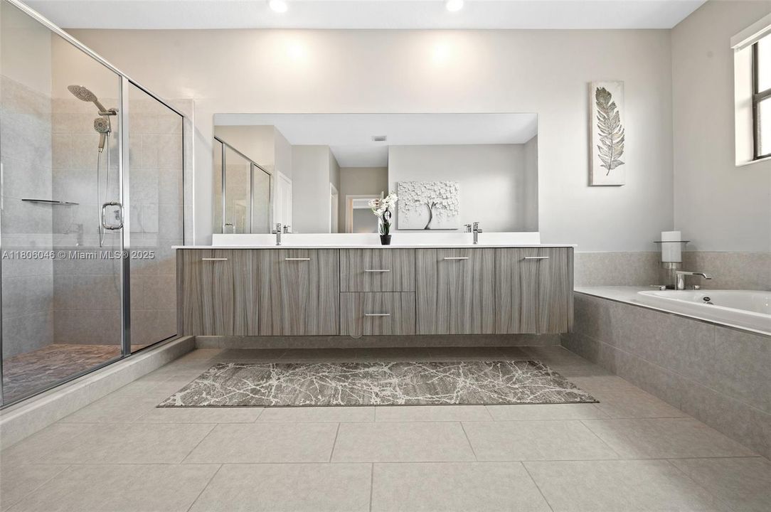 合同活跃: $5,900 (5 贝兹, 4 浴室, 3381 平方英尺)