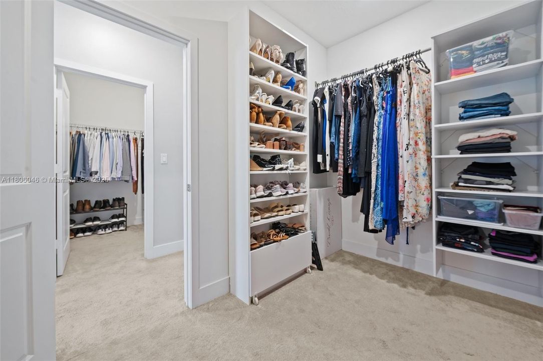 合同活跃: $5,900 (5 贝兹, 4 浴室, 3381 平方英尺)