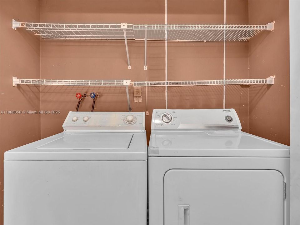 Vendido Recientemente: $339,900 (3 camas, 2 baños, 1244 Pies cuadrados)