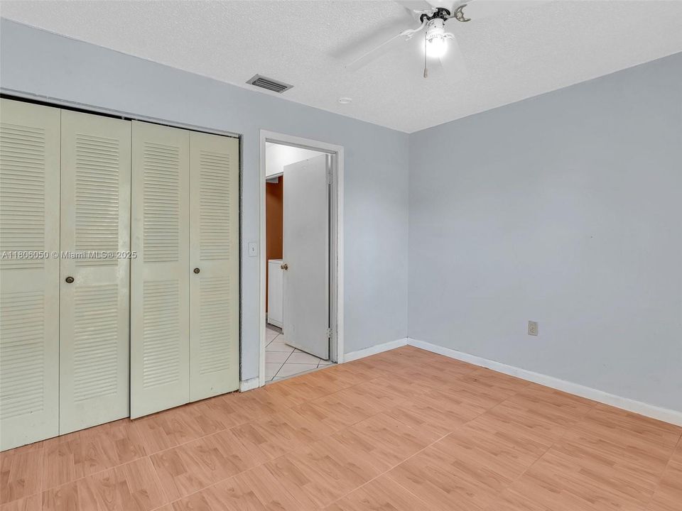 Vendido Recientemente: $339,900 (3 camas, 2 baños, 1244 Pies cuadrados)