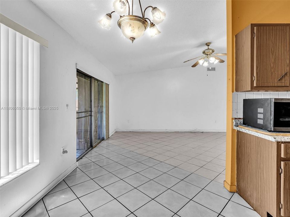 Vendido Recientemente: $339,900 (3 camas, 2 baños, 1244 Pies cuadrados)