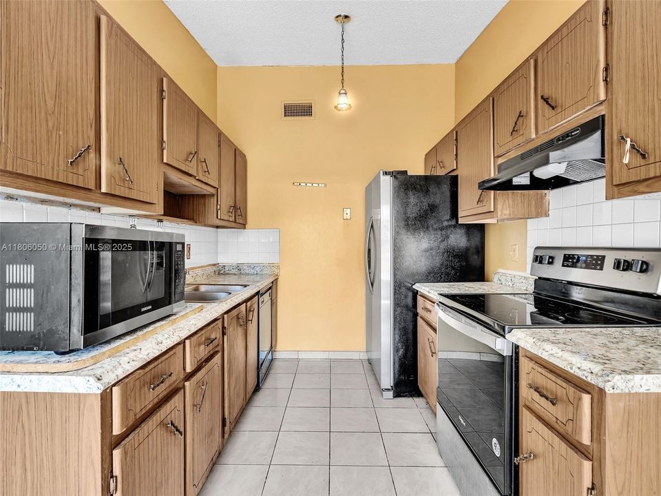 Vendido Recientemente: $339,900 (3 camas, 2 baños, 1244 Pies cuadrados)