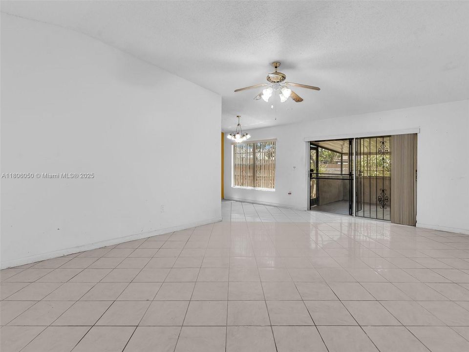 Vendido Recientemente: $339,900 (3 camas, 2 baños, 1244 Pies cuadrados)