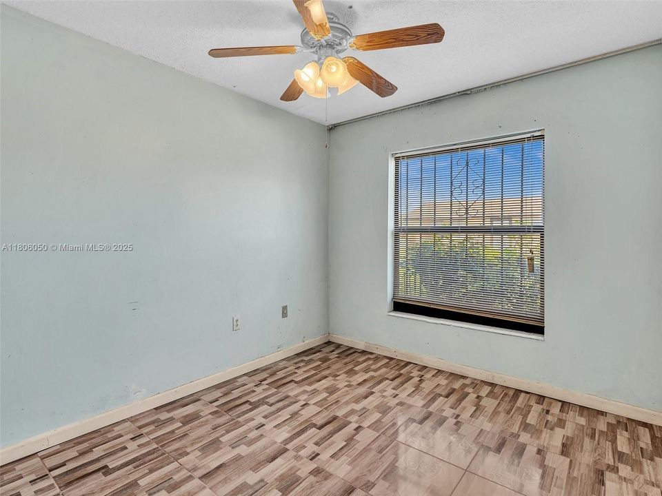 Vendido Recientemente: $339,900 (3 camas, 2 baños, 1244 Pies cuadrados)