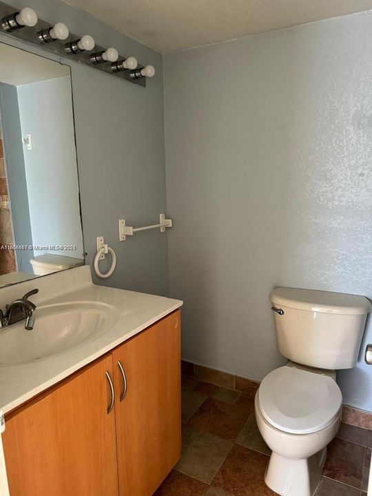 Недавно арендовано: $2,250 (2 спален, 2 ванн, 1060 Квадратных фут)