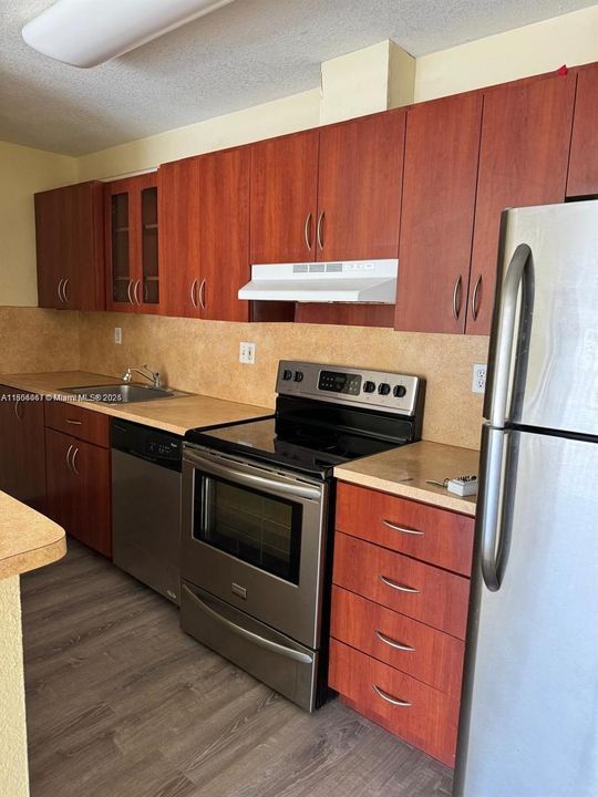 Недавно арендовано: $2,250 (2 спален, 2 ванн, 1060 Квадратных фут)