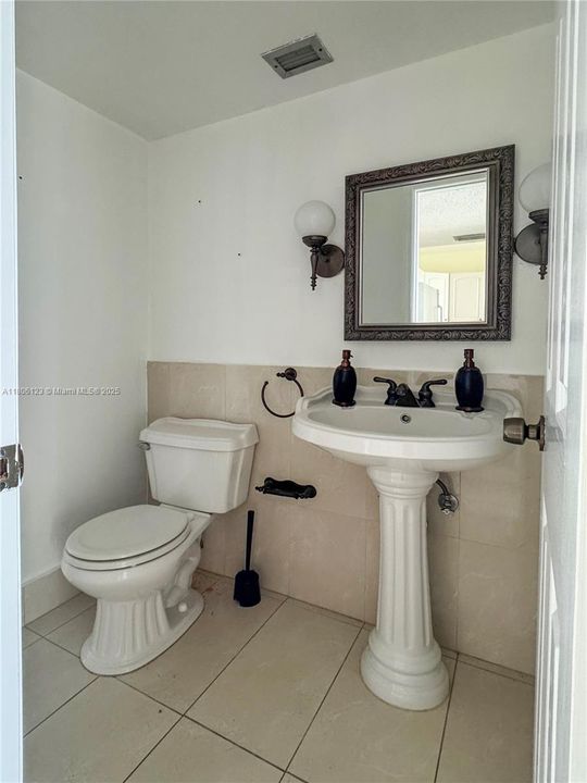 最近售出: $100,000 (1 贝兹, 1 浴室, 790 平方英尺)