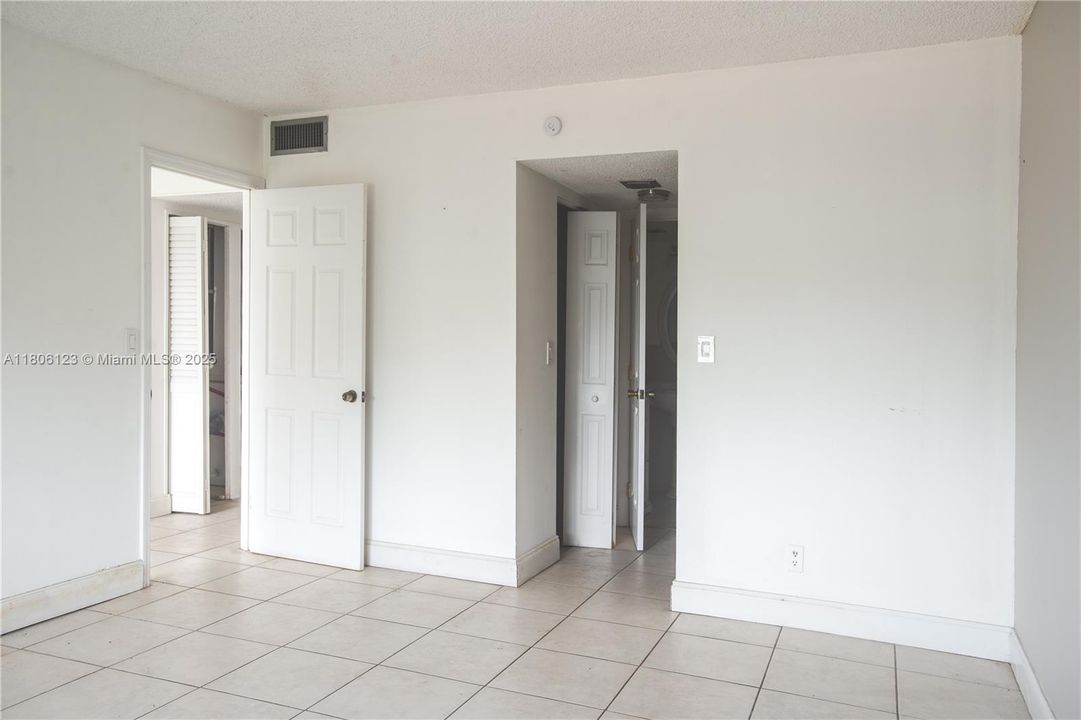 最近售出: $100,000 (1 贝兹, 1 浴室, 790 平方英尺)