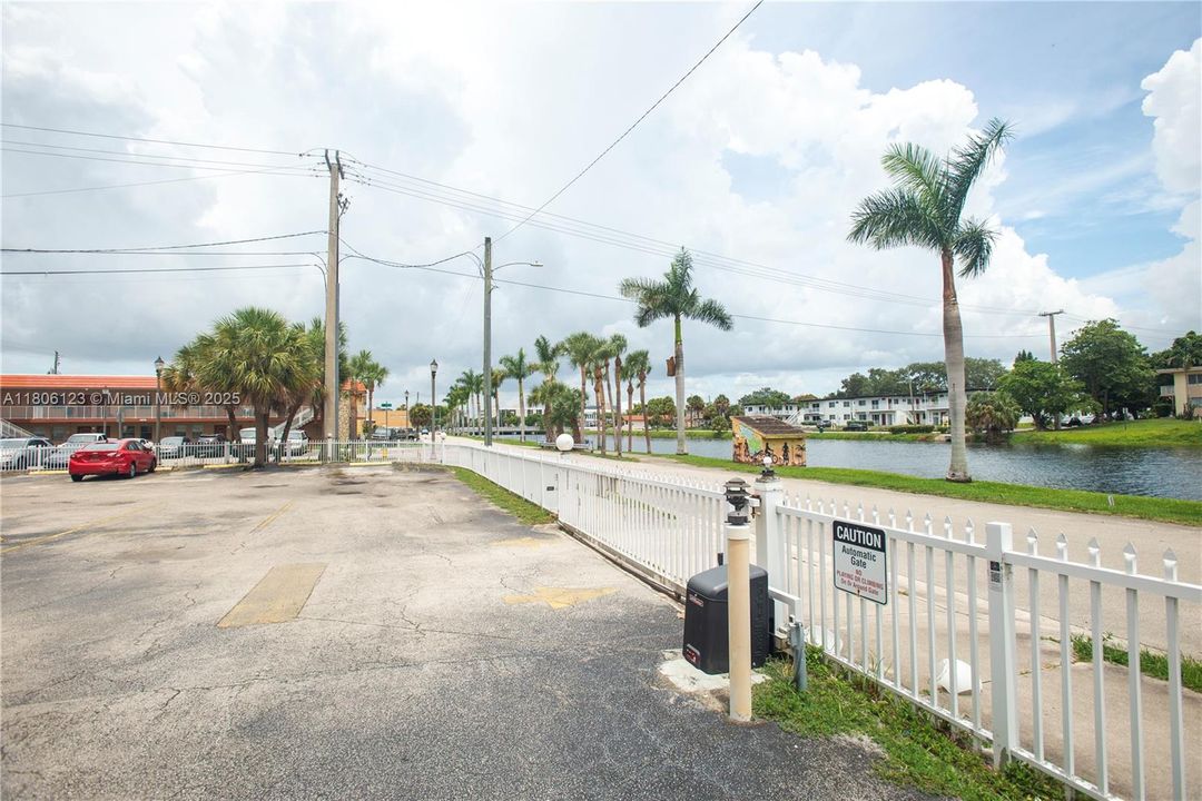 最近售出: $100,000 (1 贝兹, 1 浴室, 790 平方英尺)